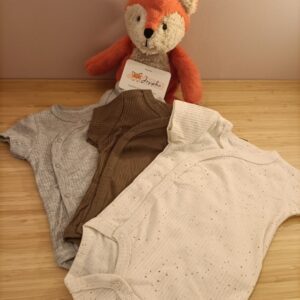 Babyromper met zijknoopjes